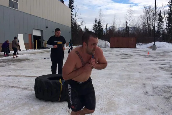 Guy crossfit training in the snow