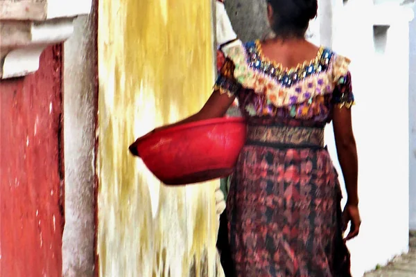 Women at Work, Central America