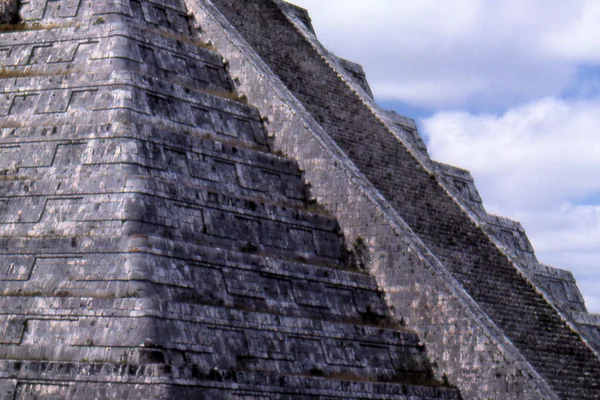 can8602_16, El Castillo, Chichen Itza, Maya Ruins, Yucatan Peninsula, Mexico