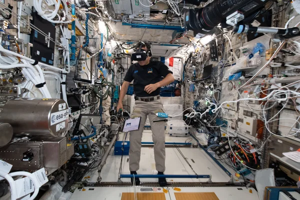 iss065e048382