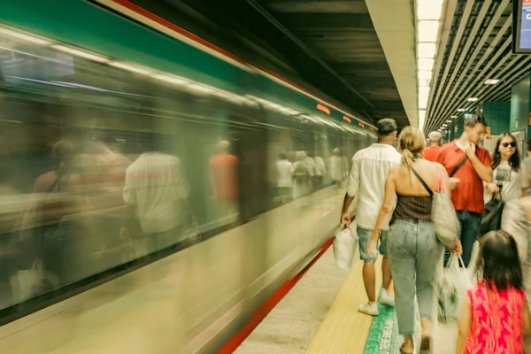 Metro Kalabalığı 4