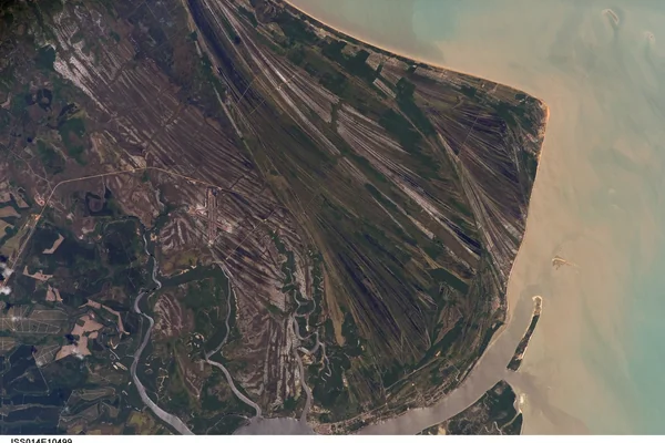 Earth Observations taken by the Expedition 14 crew