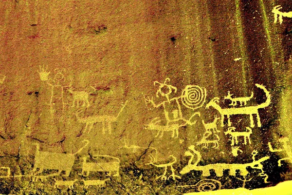 Una Vida Chaco Canyon rock art enhanced 2