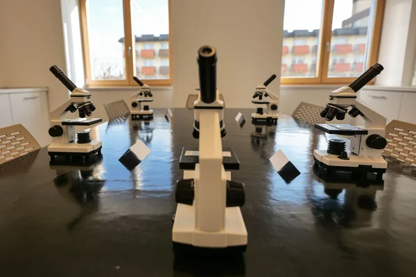 Laboratuvar Mikroskop 4