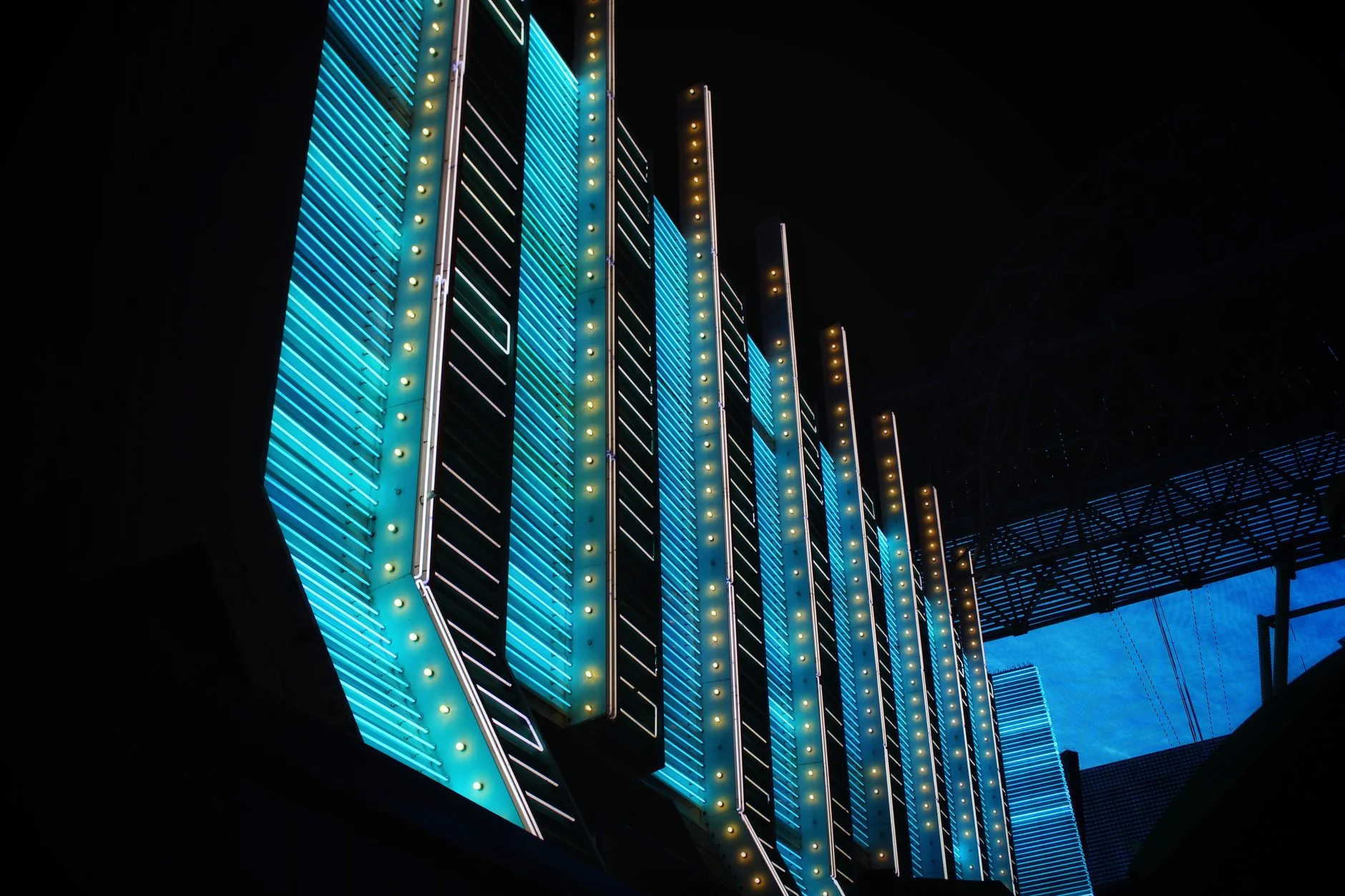Neon Işıklar