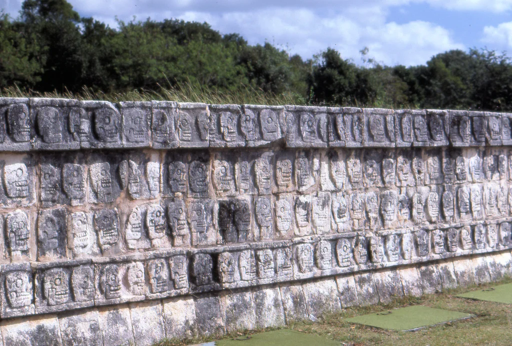 can8602_01, Wall of Skulls (Tzompantli), Chichen Itza, Maya Ruins, Yucatan Peninsula, Mexico