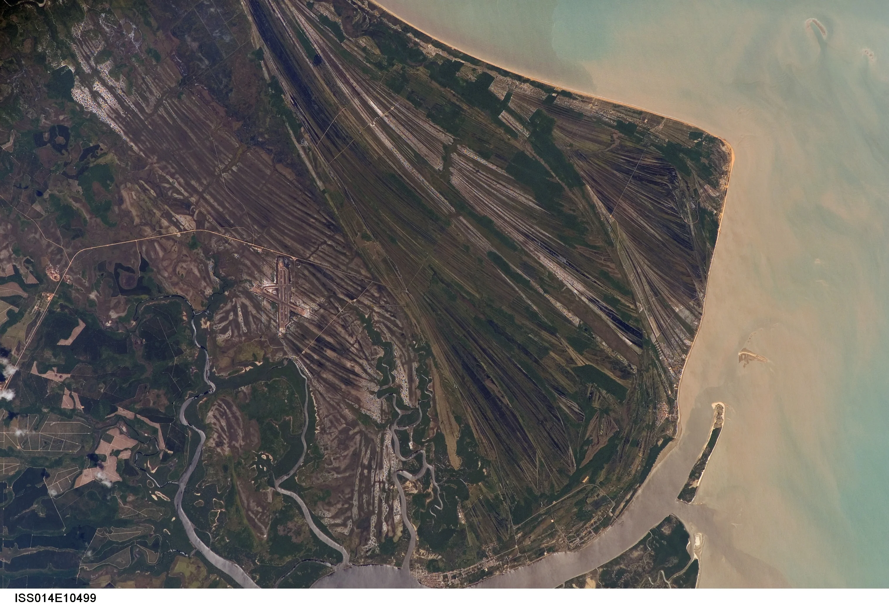 Earth Observations taken by the Expedition 14 crew