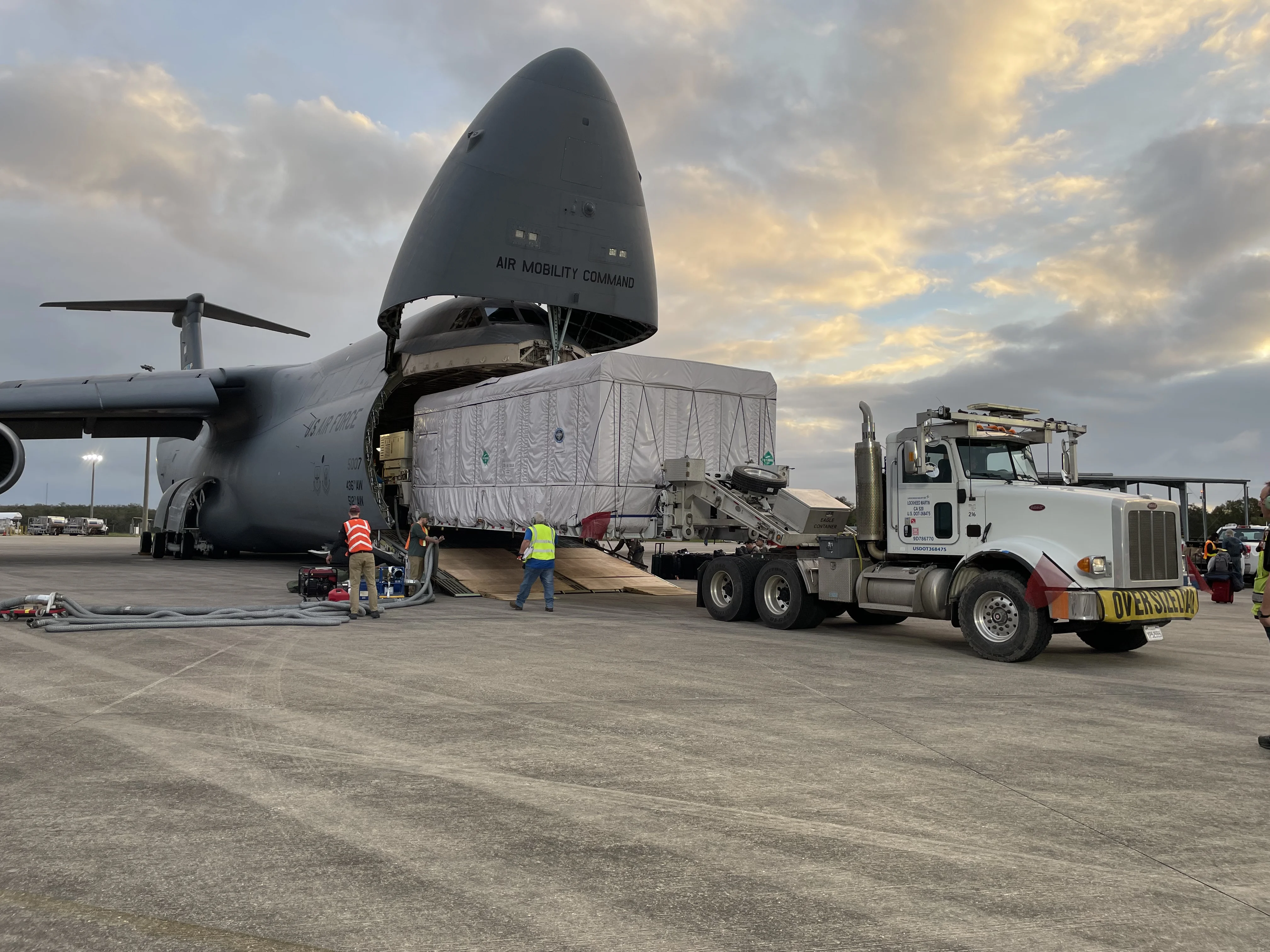 GOES-U Spacecraft Arrival and Offload